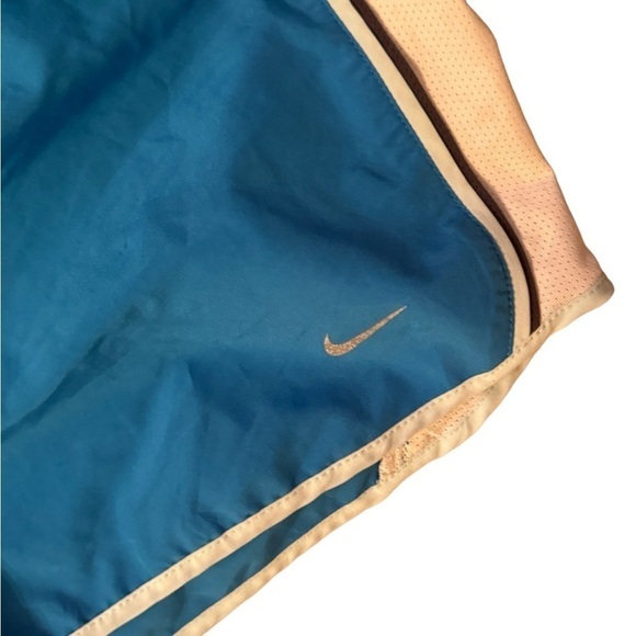 Nike women short size M - Picture 2 of 5